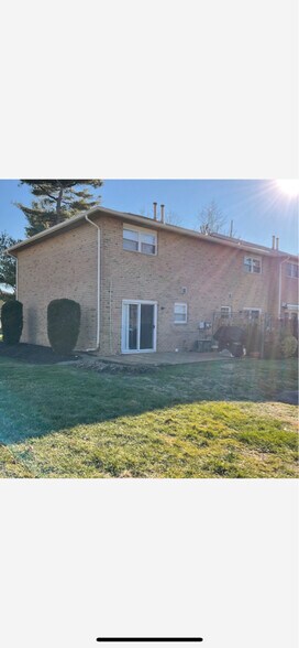 Building Photo - 48 Eaves Mill Rd