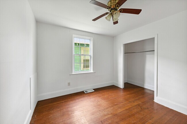 Building Photo - 2524 Jena St