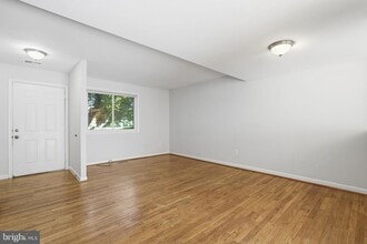 Building Photo - 1204 Brethour Ct