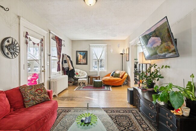 Building Photo - Beautiful single family home with near U of MN - 4 bed 2 bath