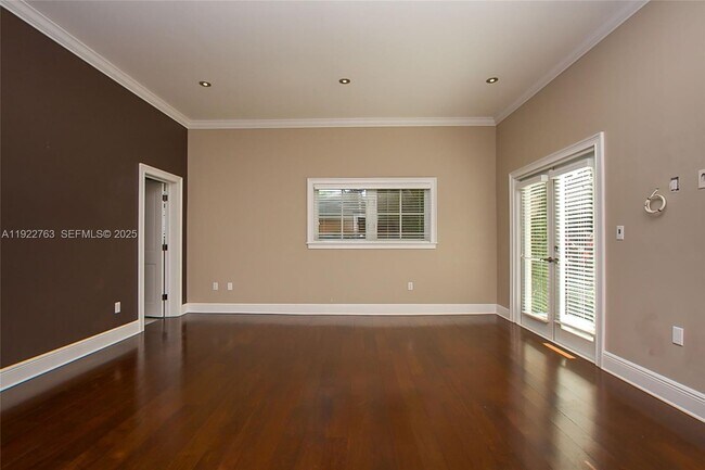 Building Photo - 1400 Alberca St