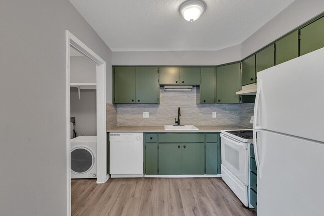 Building Photo - Charming 2-Bedroom Home in Desirable Wilmi...