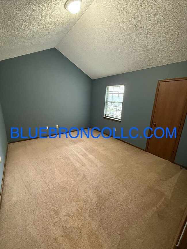 Building Photo - This one will go fast, marvelous 3 bedroom...