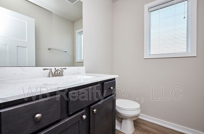 Building Photo - 1235 Locust St