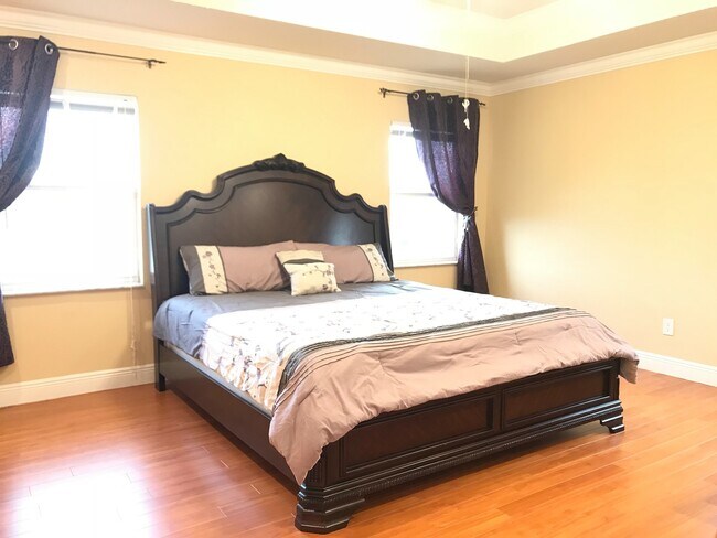 Building Photo - AMAZING HOME WITH LAKEFRONT VIEW!