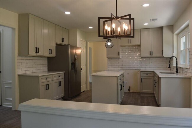 Building Photo - 10680 Glenbarr Dr