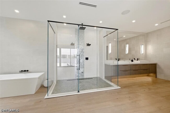 Building Photo - 200 Bahia Point
