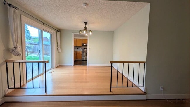 Building Photo - 12935 SW Conestoga Dr