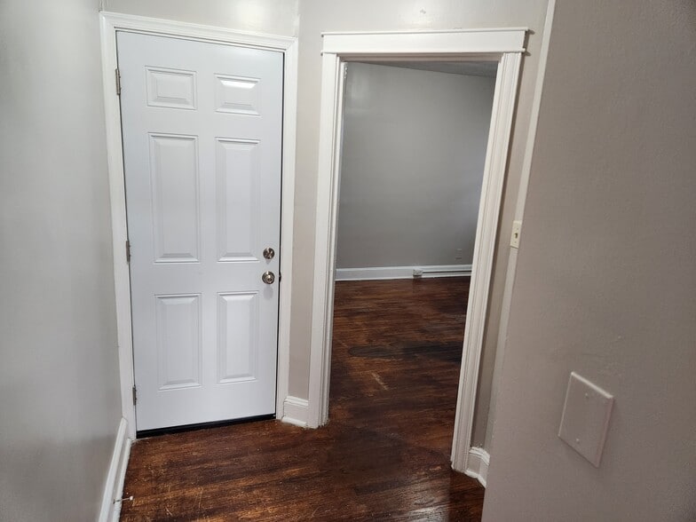 Building Photo - 301 Folcroft St