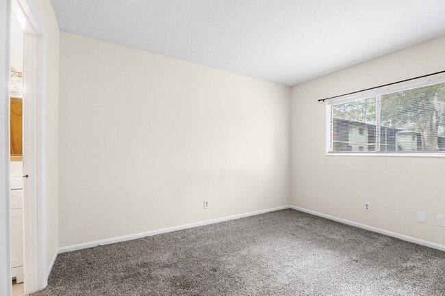 Building Photo - Move-In Ready 2 BR/ 2BA Condo on Southside...