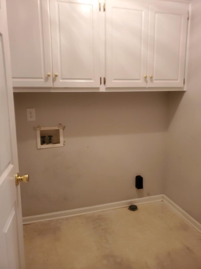Building Photo - 4309 Creekview Dr
