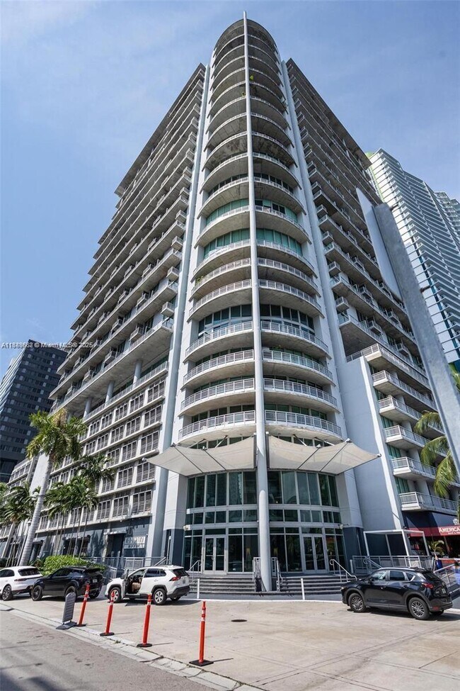 Building Photo - 690 SW 1st Ct