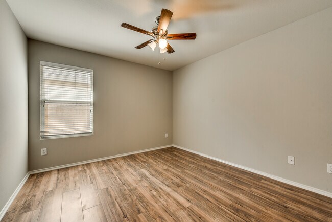 Building Photo - 9917 George Washington Dr