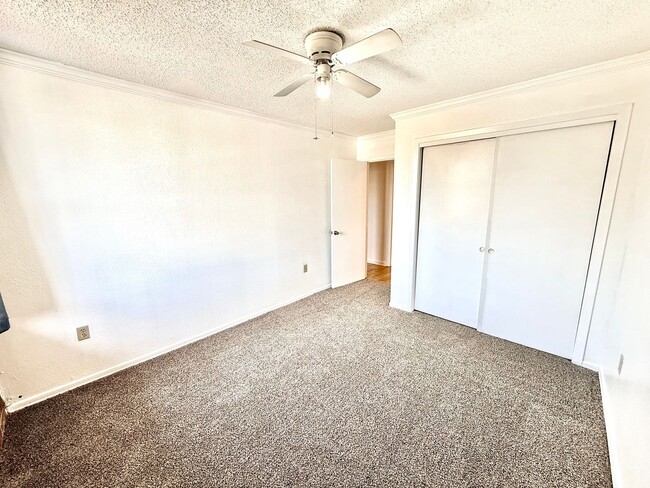 Building Photo - Three Bedroom Home with Spacious Bedrooms