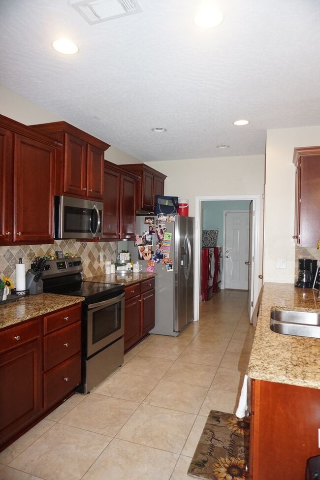 Building Photo - 4 Bedroom Rental in Duggan Pond!