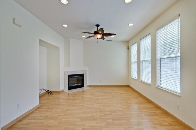 Building Photo - Spacious 4-Bedroom Home on Private Cul-De-Sac | No HOA | Custom Closets, New Floors & Lush Backya...