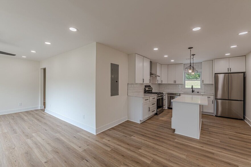 Building Photo - 525 Rosemont Dr