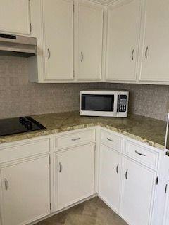 Building Photo - 817 Kenwood Dr