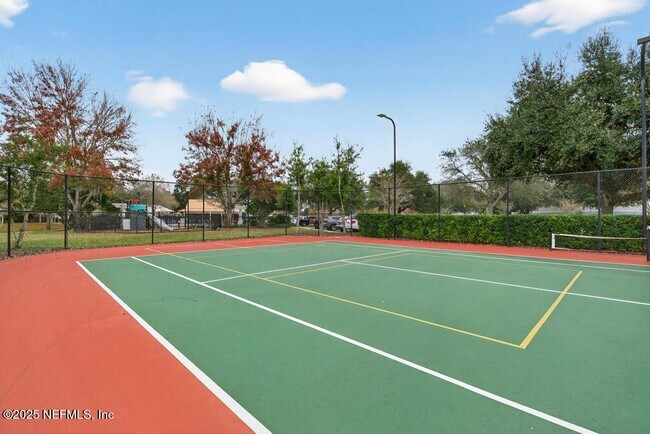 Building Photo - 411 Walnut Dr