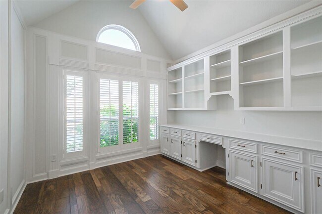 Building Photo - 1319 Hannington Dr