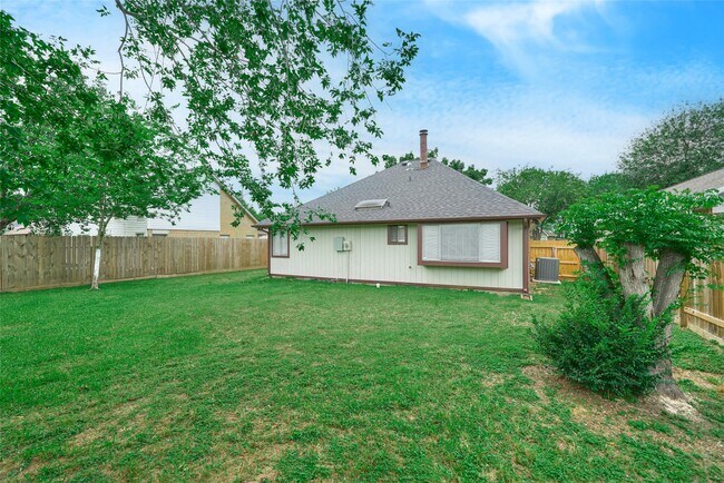 Building Photo - 12307 White River Dr