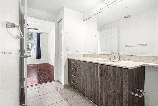 Building Photo - 2421 NE 65th St