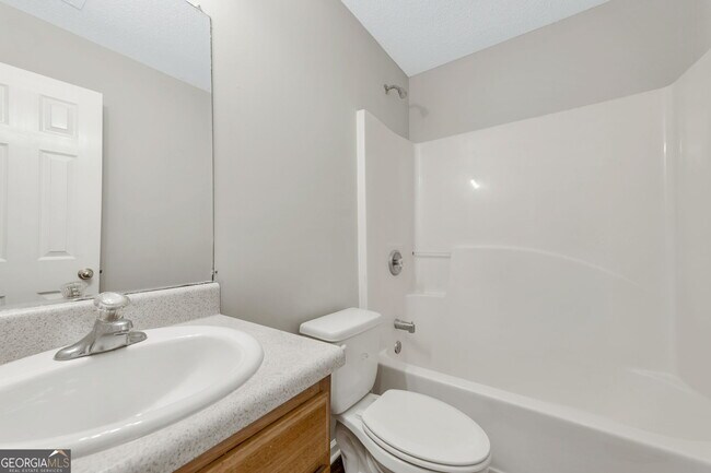 Building Photo - 45 Mineral Springs Ln
