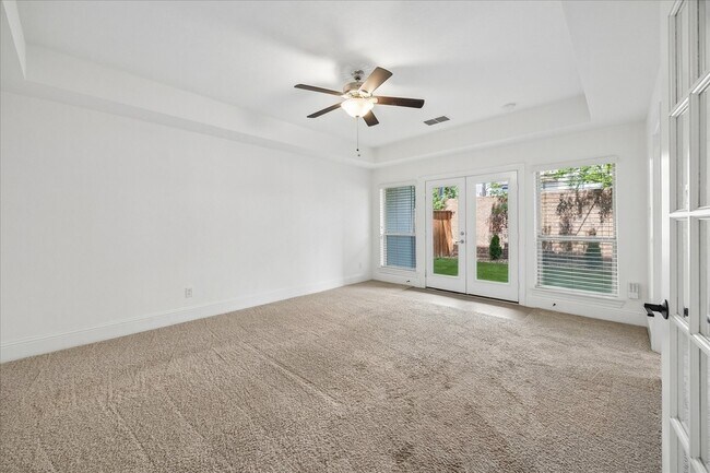 Building Photo - 1704 Oak Leaf Pass Dr
