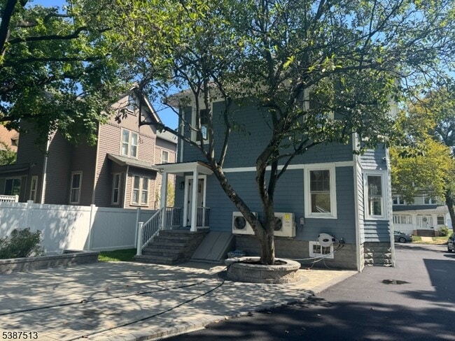Building Photo - 237 Orchard St