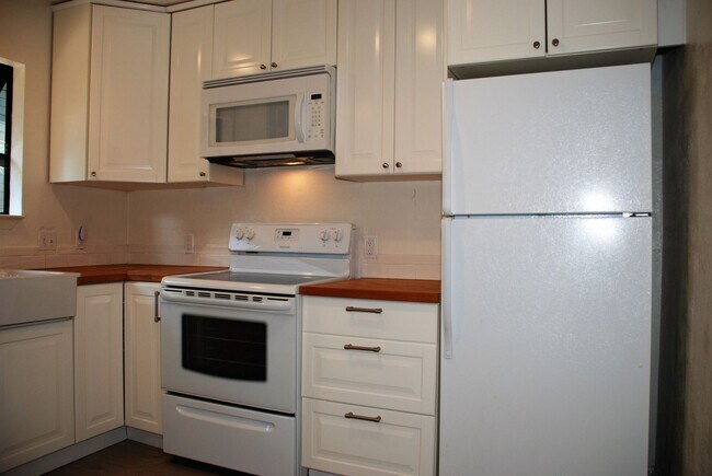Building Photo - 52 Tamalpais Ave