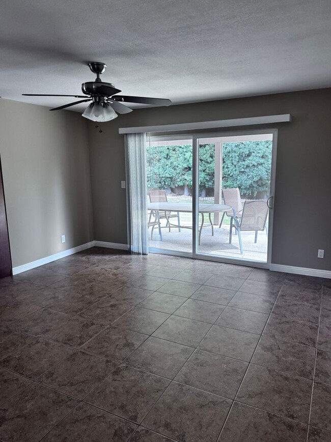 Building Photo - Beautiful 4 bed 2 baths house in a great a...