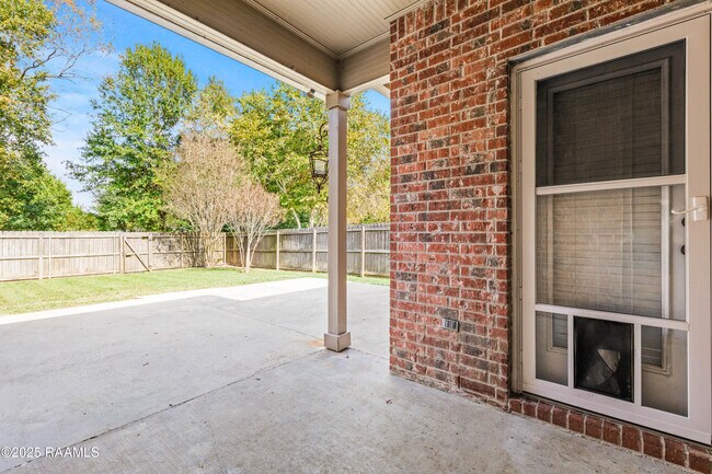 Building Photo - 307 Flanders Ridge Dr