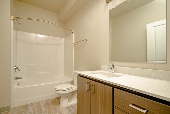 Interior Photo - 169-Franklin Commons