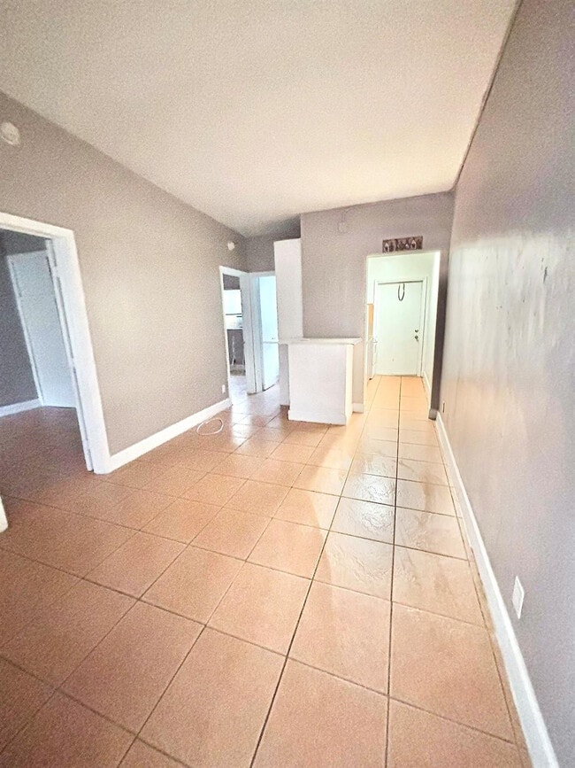 Building Photo - 424 NW 15th Terrace