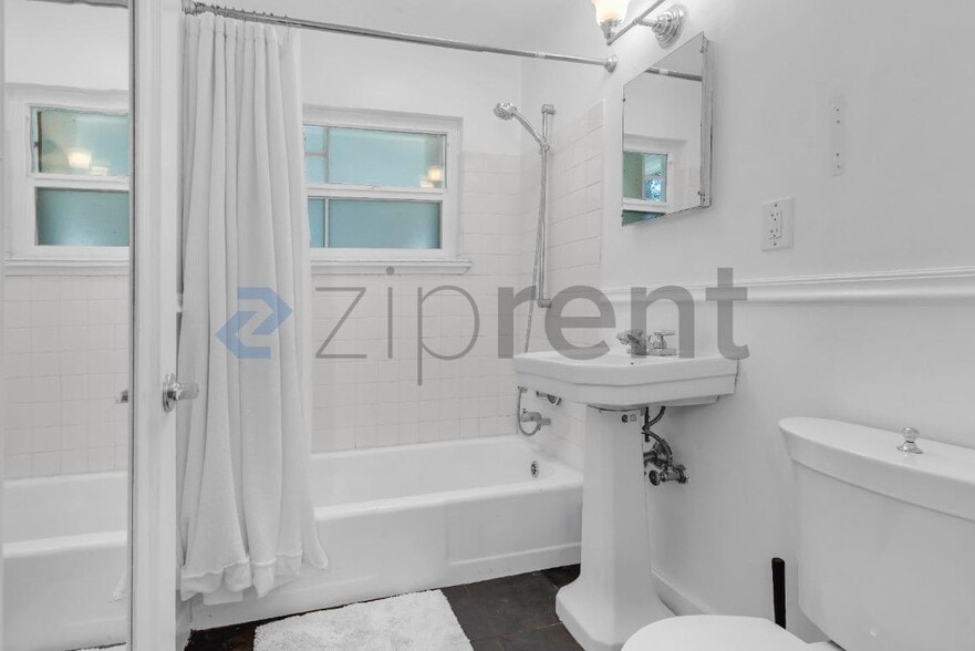 Building Photo - 6035 NE 17th Ave