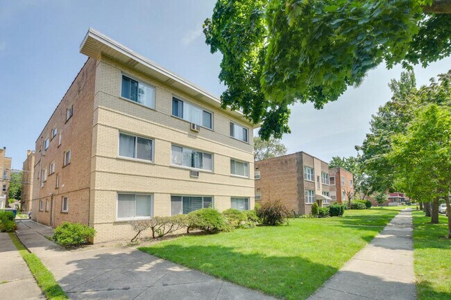 Building Photo - 8845 Lamon Ave
