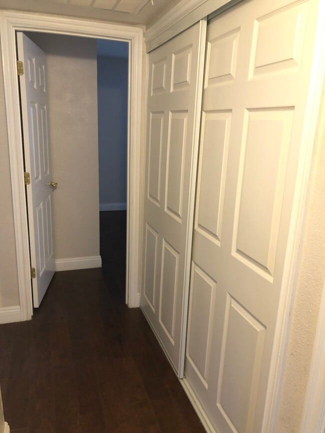 Building Photo - 4 BEDROOM / 2 BATH SINGLE FAMILY HOME W/ CASITA