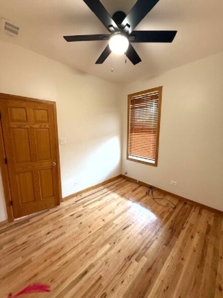 Building Photo - 6044 S Rhodes Ave