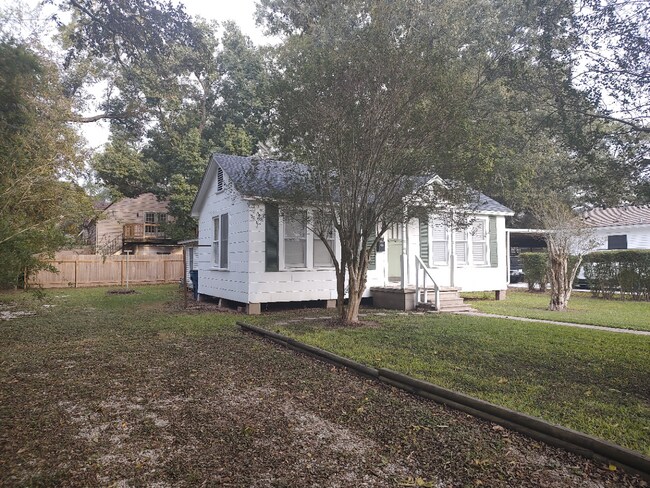 Primary Photo - 910 N Church St