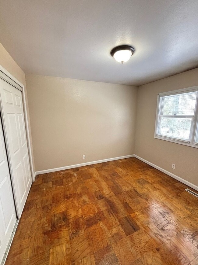 Building Photo - 1519 Fairway Dr