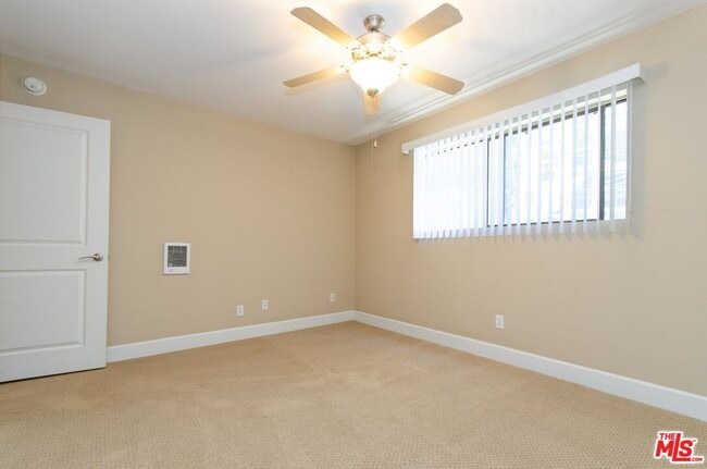 Building Photo - 10982 Roebling Ave