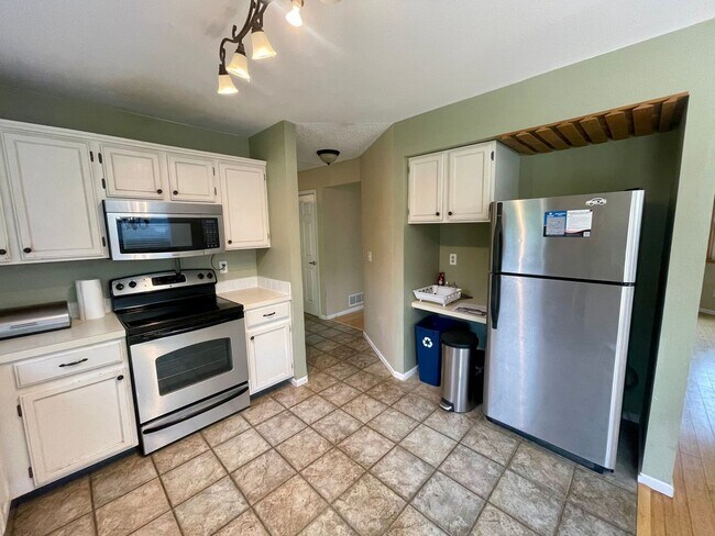 Building Photo - Charming 3-Bed Home Near CSU with Spacious...