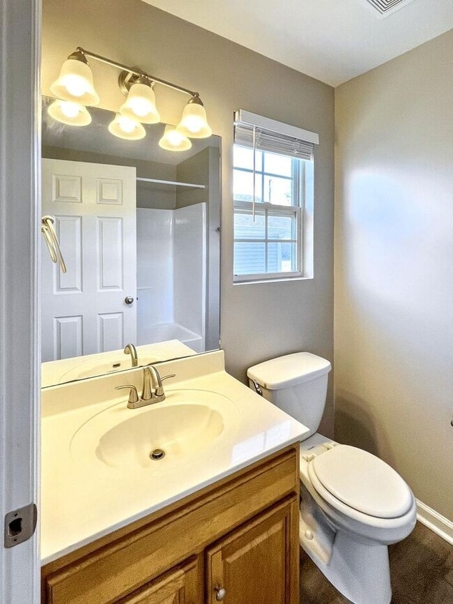 Building Photo - 3-Bedroom Home with Convenient Access to N...