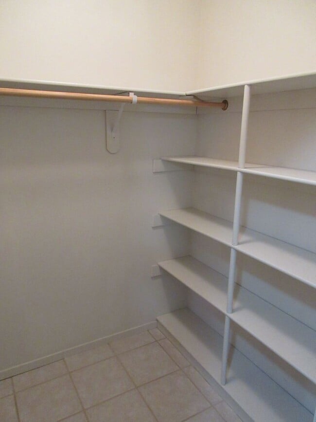 Building Photo - 2 bedroom, 2 bathroom apartment