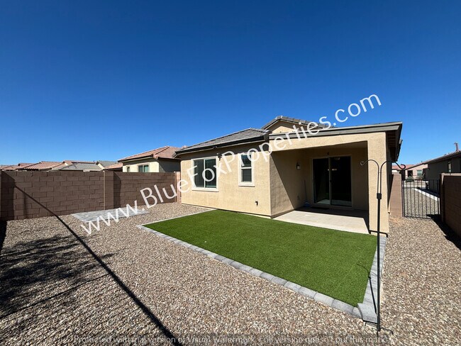 Building Photo - 735 Calle Calca