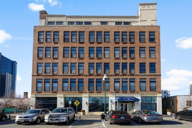 Building Photo - 25 Leroy Pl