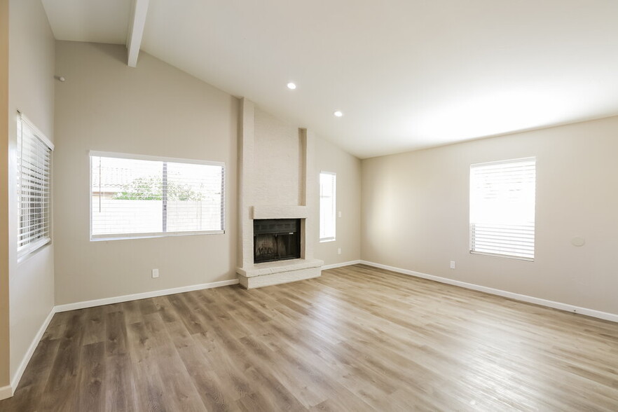 Building Photo - 2228 E Flossmoor Ave