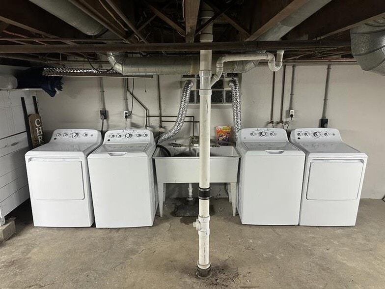 Building Photo - 6848 Buckingham Pl