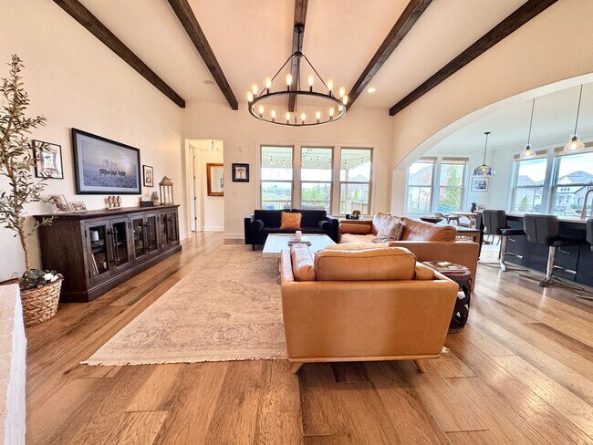 Building Photo - 4 Bedroom Home with Office in Walking Distance to Schools