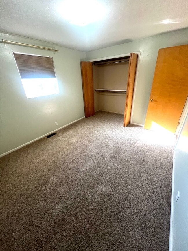 Building Photo - 701 S 19th Ave